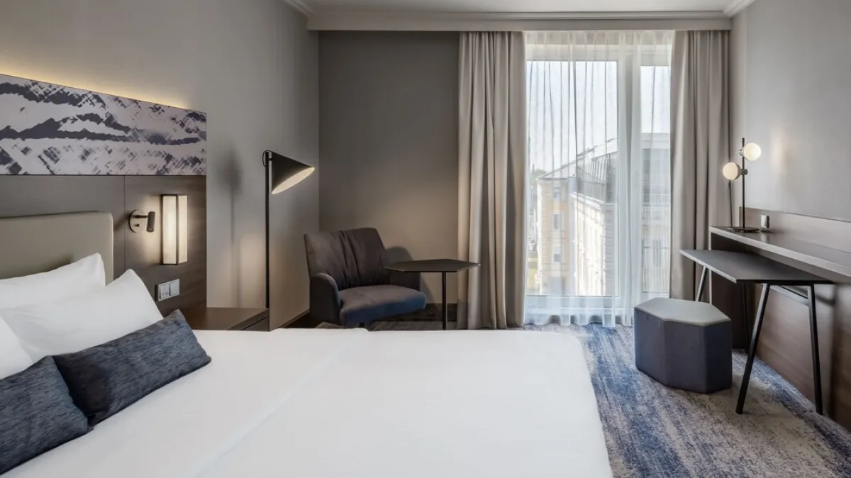 غرفة فخمة في كورتيارد باي ماريوت لينز 