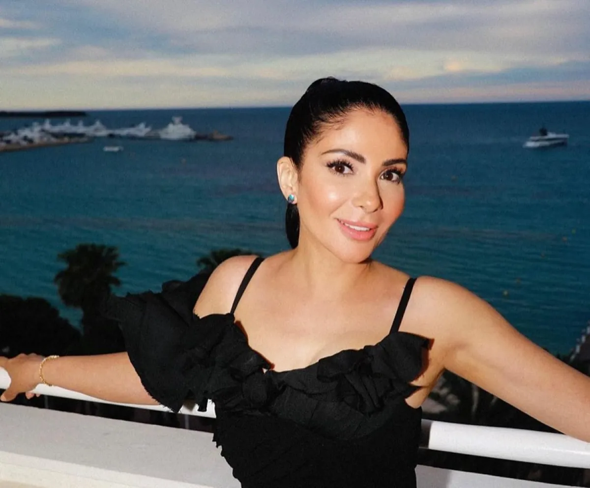 منى زكي- الصورة من حسابها على الـ " فيسبوك"