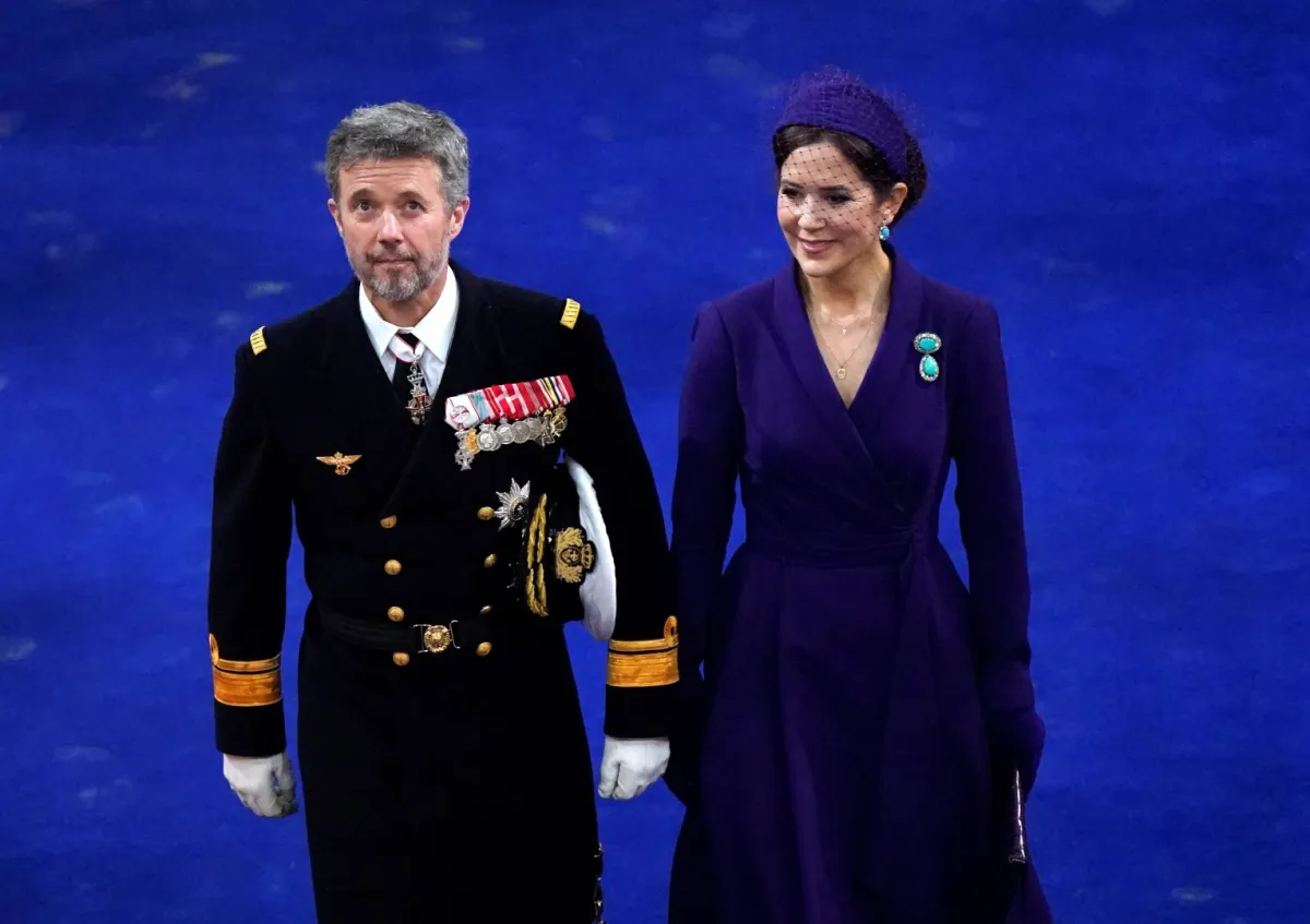 الأمير فريدريك والأميرة ماري في كنيسة وستمنستر بلندن (Crown Prince Frederik of Denmark and Crown Princess Mary arrive at Westminster Abbey). مصدر الصورة: Andrew Matthews / POOL / AFP