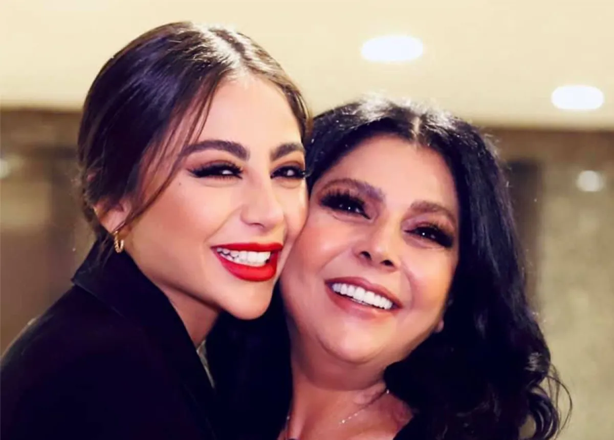 ترف التقي ووالدتها الفنانة صباح الجزائري- الصورة من حساب ترف التقي على الـ "فيسبوك"