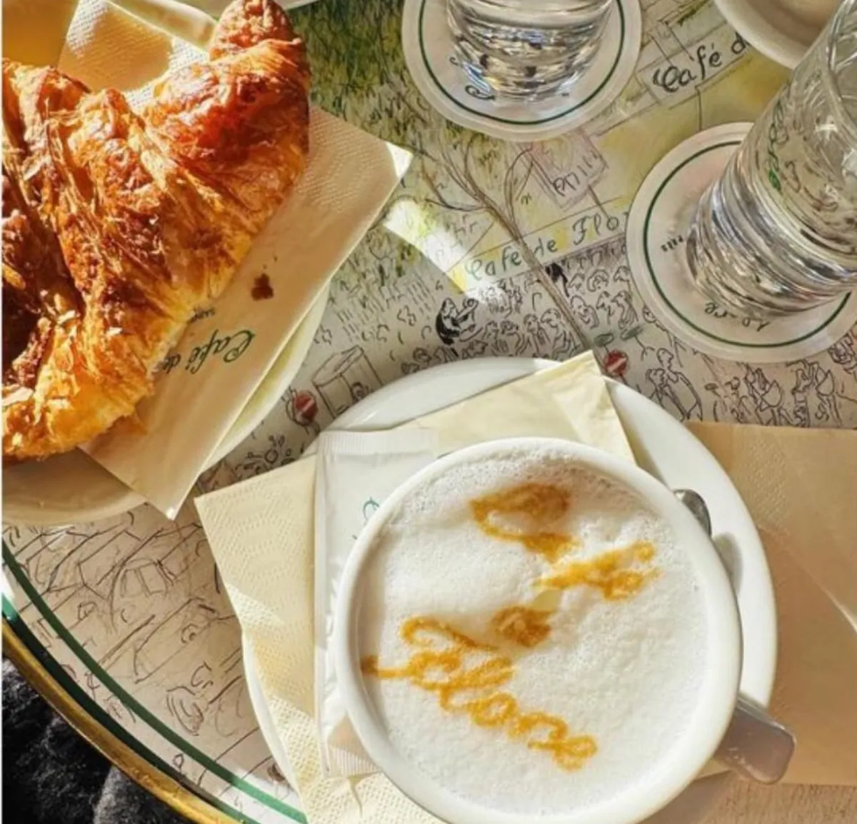 مذاق القهوة لذيذ في كافيه دو فلور 