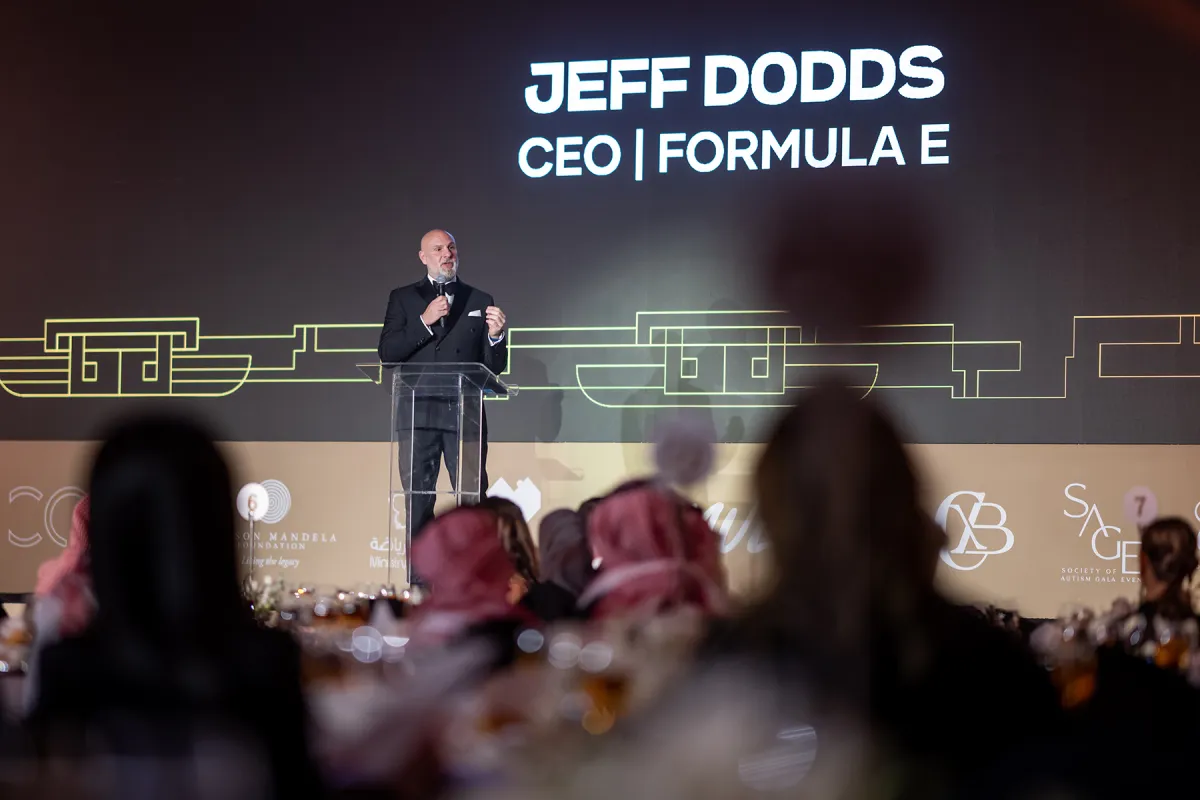 جمع أكثر من 1.8 مليون دولار لصالح ثلاث مؤسسات خيرية هي: جمعية أسر التوحد، ومؤسسة الأميرة شارلين أميرة موناكو، ومؤسسة نيلسون مانديلا.