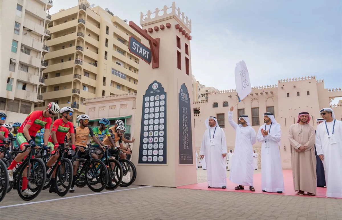 الشيخ سالم بن عبد الرحمن القاسمي يشهد انطلاق السباق. الصورة من مكتب الشارقة الإعلامي