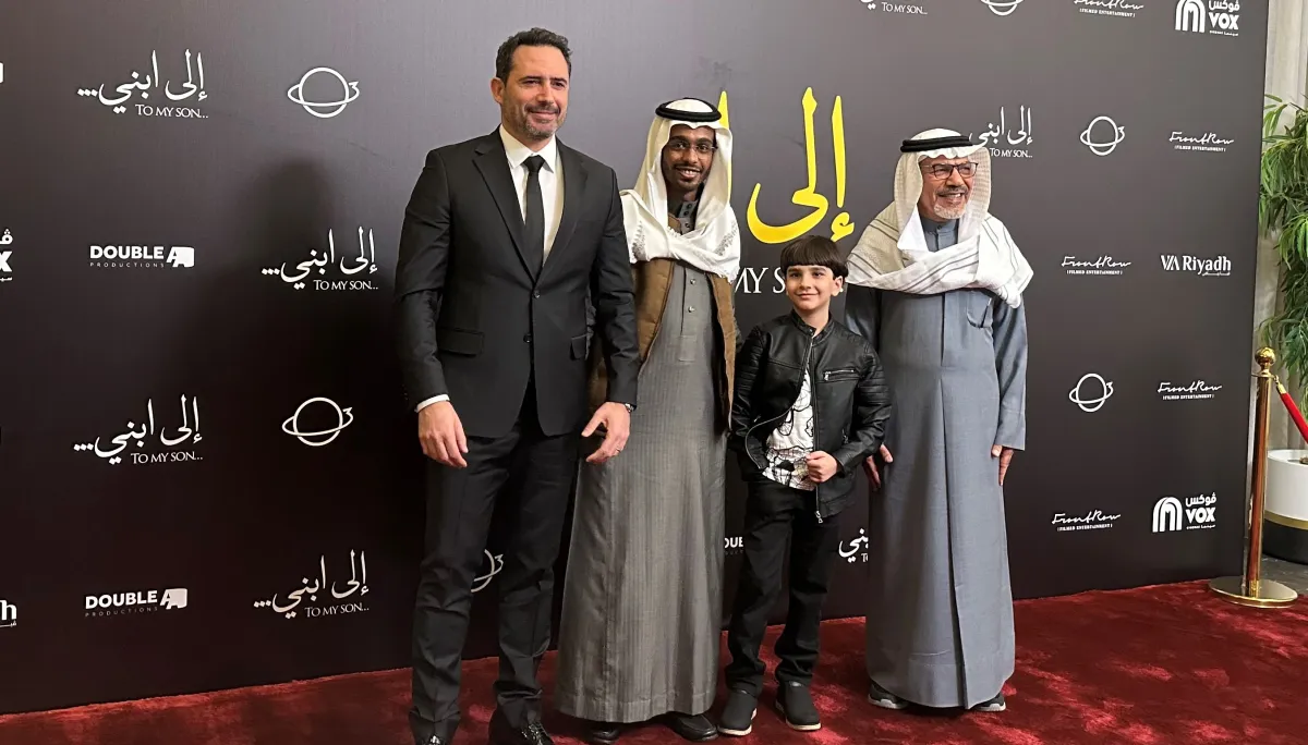 ظافر العابدين وفريق فيلم إلى ابني