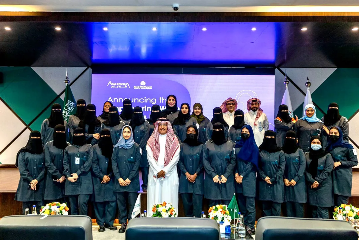 تدشين "برنامج تمكين طموحات المرأة" في أكاديمية الطاقة والمياه