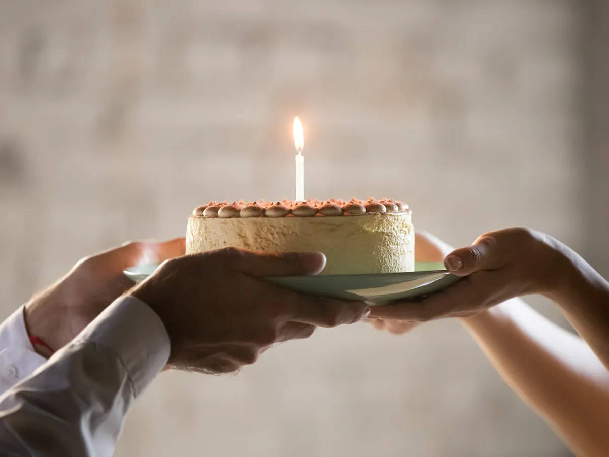 أفكار مبتكرة للاحتفال بيوم ميلاد الزوج