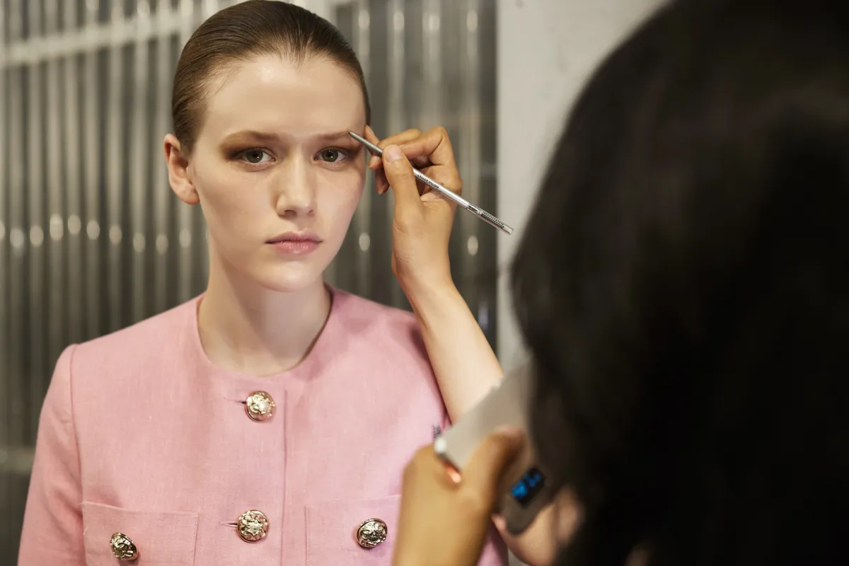 صيحات مكياج 2024 من عروض إيلي صعب