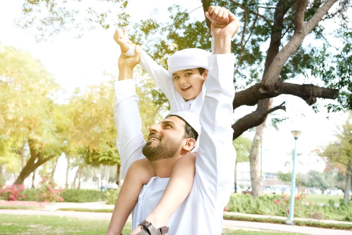 طفل في اليوم الوطني الخليجي