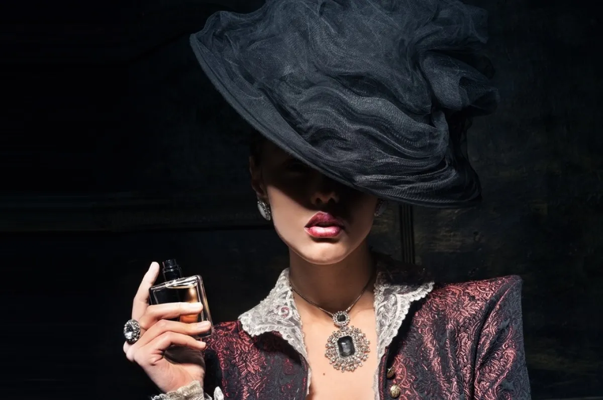 عطور برائحة الشاي الأسود