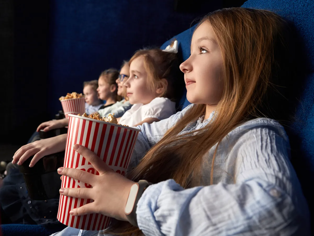 اصطحاب الأطفال للسينما يعزّز الإبداع ويوسع الإدراك والمعرفة