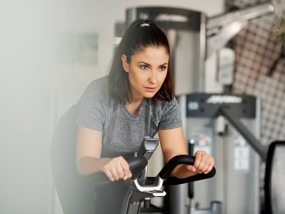 فوائد تمارين الدراجة الثابتة تفوق التقديرات