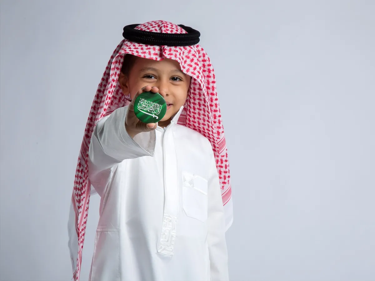 طفل يرتدي الزي السعودي 