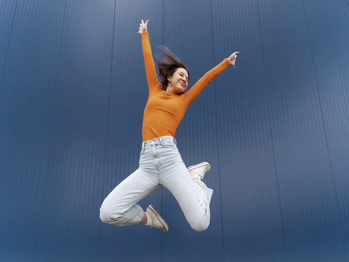 تفسير حلم الطيران بسعادة