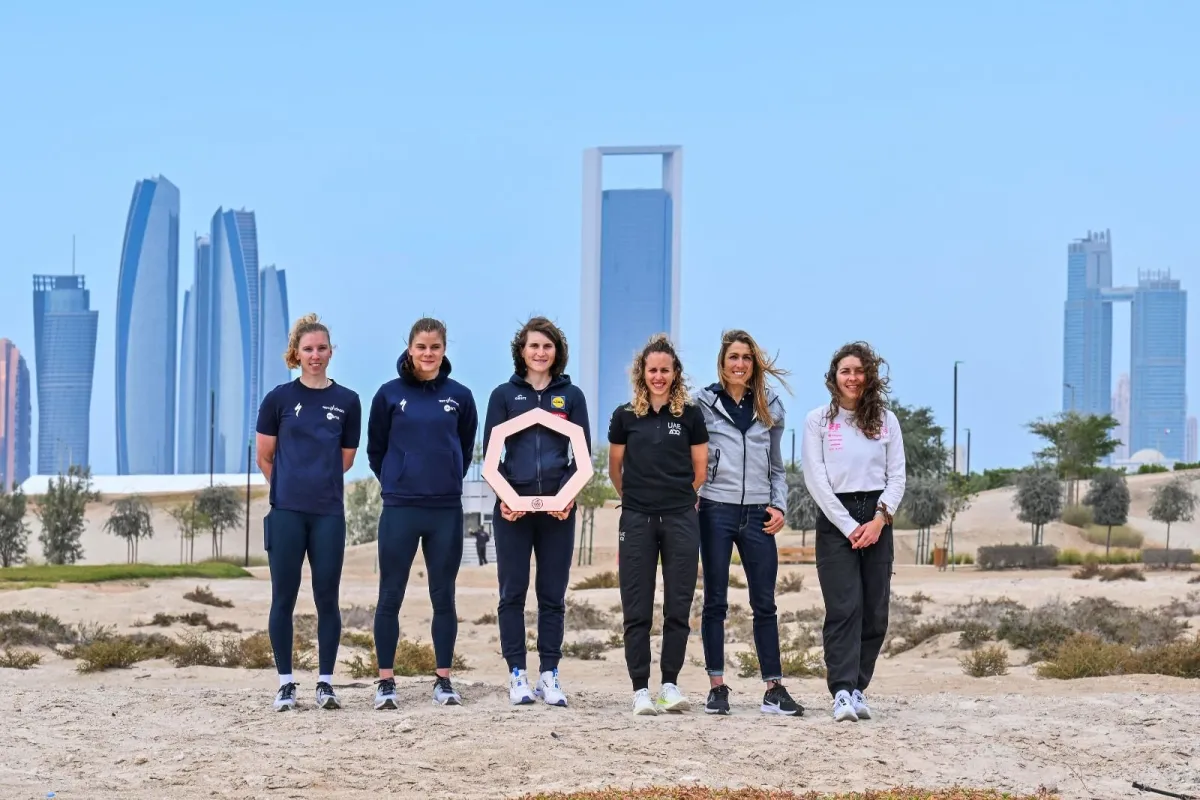 انطلاق النسخة الثانية من طواف الإمارات للسيدات بمشاركة 20 فريقاً عالمياً - الصورة من وام