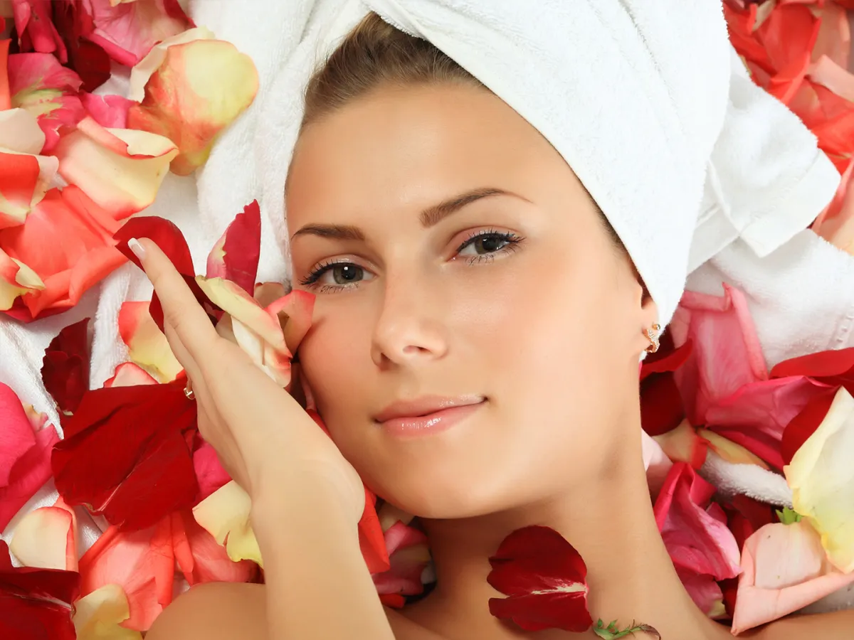 ماسكات بماء الورد للبشرة الدهنية