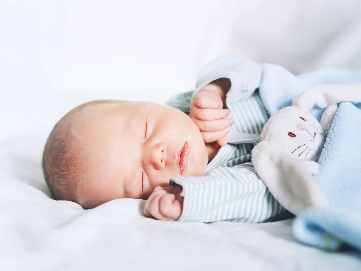 طفلك حديث الولادة: ما يمكن توقعه في الأسبوع الأول من حياته