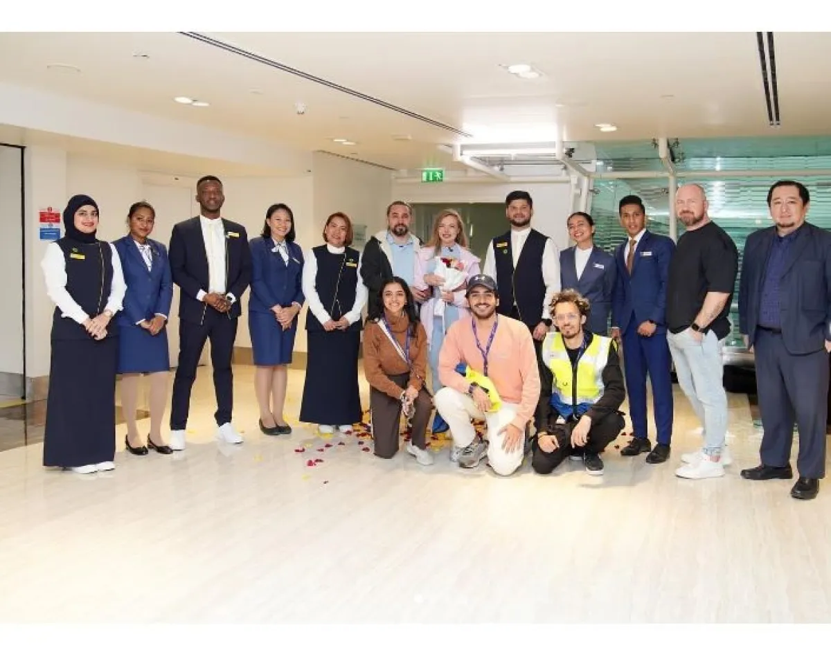 مطار دبي يحتفي بأول عرض زواج في يوم الحب - الصورة من حساب أنستازيا على إنستغرام 