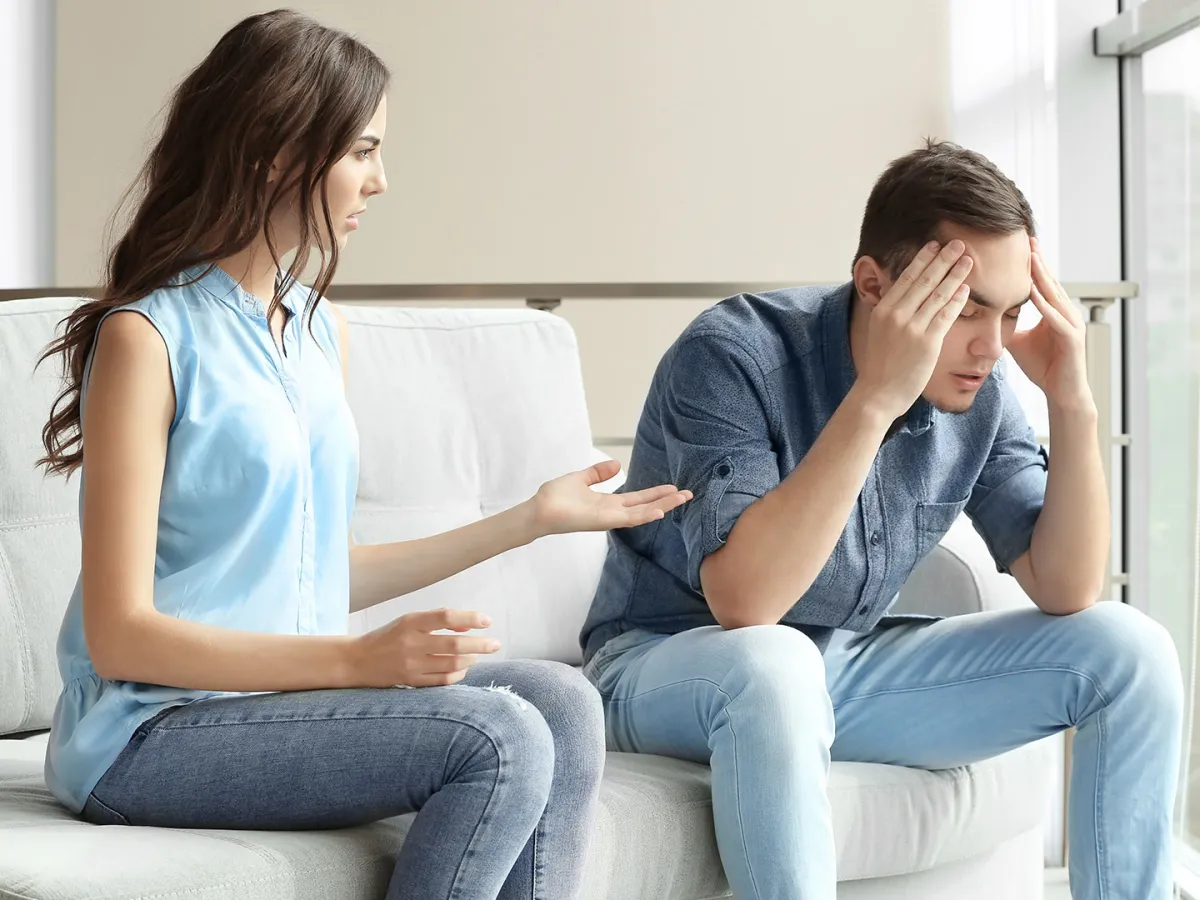 صفات الزوج المتلاعب