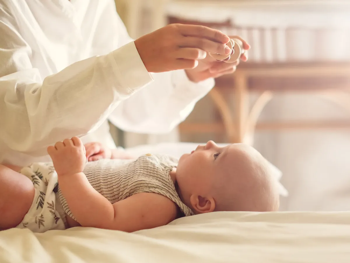 علامات تدل على أن طفلك يعاني من مشكلة في العين