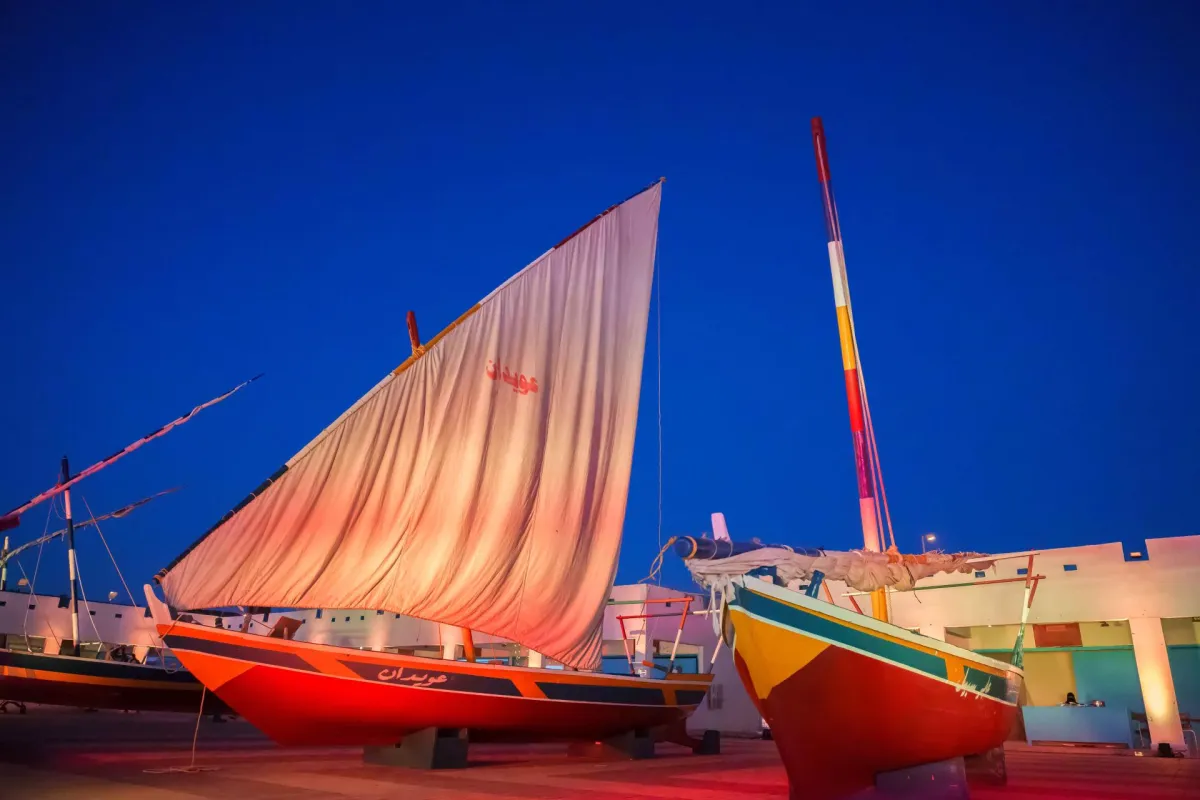 "البحر الأحمر الدولية" تُعيد إحياء الموروث البحري في مبادرة لترميم السفن الشراعية بأملج
