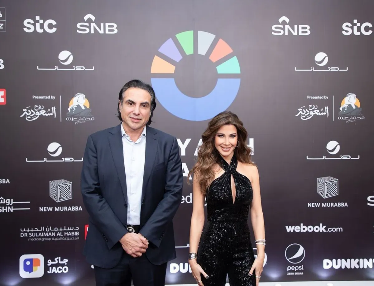 نانسي عجرم ونائب الرئيس التنفيذي لشركة "روتانا" فراس خشمان بحفل موسم الرياض- الصورة من حساب "روتانا لايف" على "X"