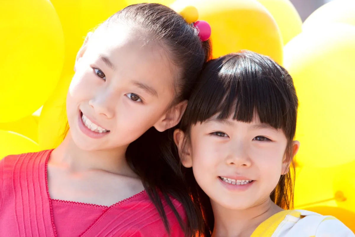 صورة فتاتين كورييتين