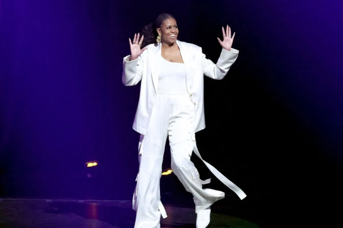 ميشيل أوباما في أنغليوود، كاليفورنيا (Michelle Obama in Inglewood, California). مصدر الصورة: Amy Sussman/Getty Images for ABA/AFP
