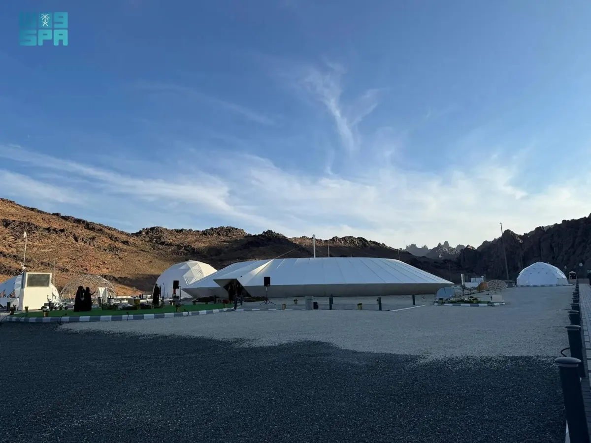 منارة حائل.. رسائل ترحيب "سعودية" للفضاء- الصورة من واس