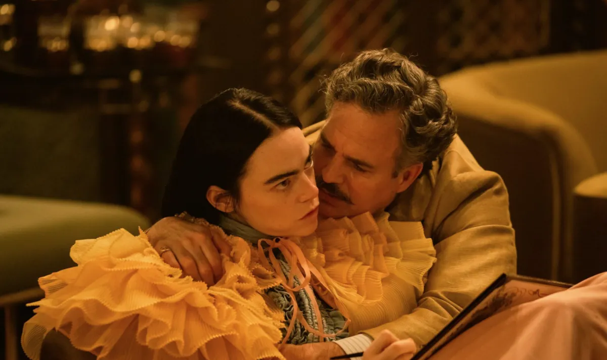 مشهد من فيلم Poor Things- تصوير Atsushi Nishijima