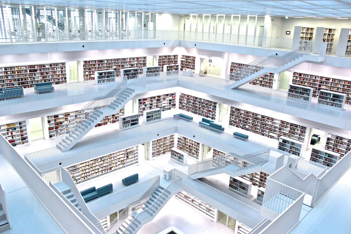 مكتبة شتوتغارت العامة Stadtbibliothek- مصدر الصورة من Jagat Eberding