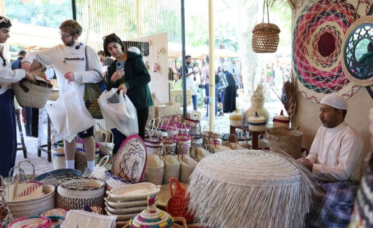   مشاركة 45 أسرة منتجة في سوق المزارعين البحرينيين بنسخته لهذا العام . الصورة من وكالة الأنباء البحرينية