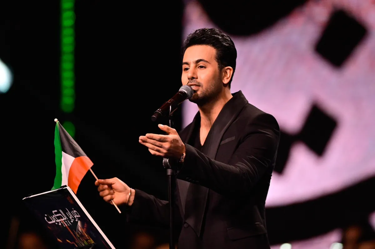 المطرب فؤاد عبد الواحد من حفل فبراير الكويت - الصورة من حساب "روتانا لايف" على "X"