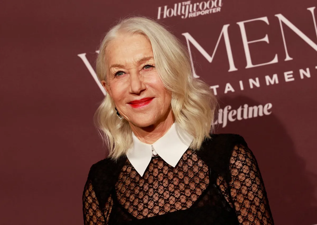 هيلين ميرين في بيفرلي هيلز، كاليفورنيا (Helen Mirren in Beverly Hills, California). مصدر الصورة: Michael Tran / AFP
