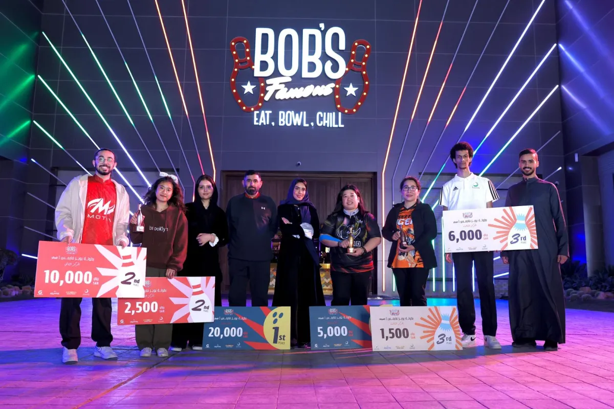 توزيع الجوائز في ختام بطولة بويز فايمس للبولينج - مصدر الصورة : الاتحاد السعودي للبولينج