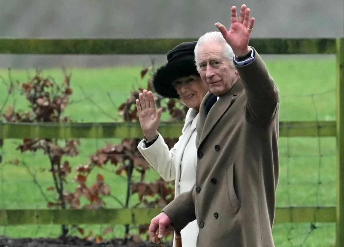 الملك تشارلز والملكة كاميلا في كنيسة القديسة مريم المجدلية في ساندرينغهام (King Charles and Queen Camilla at St Mary Magdalene Church on the Sandringham). مصدر الصورة: JUSTIN TALLIS / AFP