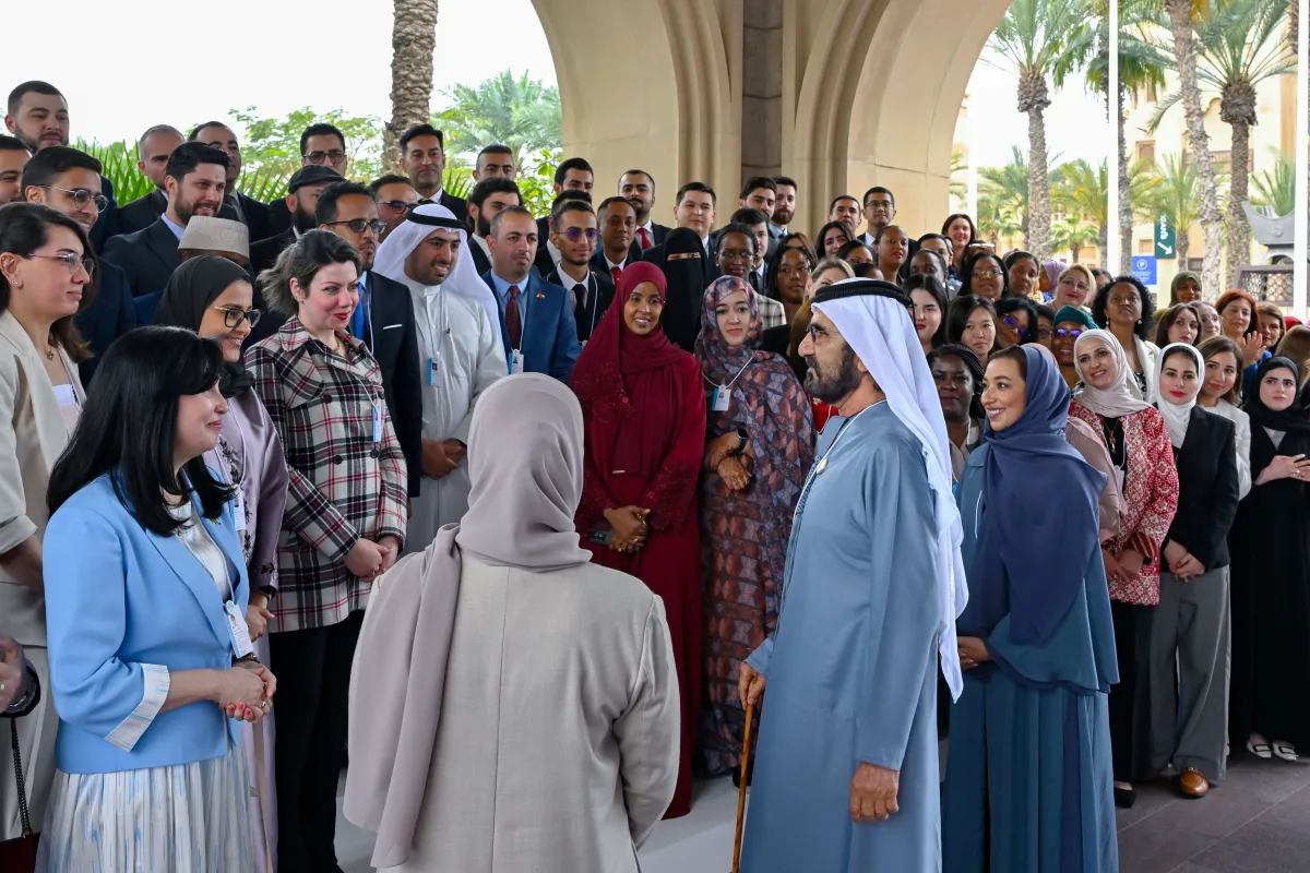 الشيخ محمد بن راشد يشهد تخريج منتسبي برنامجي المدراء الحكوميين وقيادات حكومات المستقبل في العالم العربي. الصورة من wam