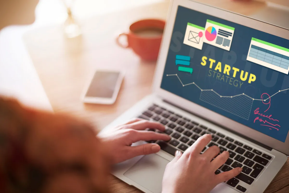 إليكِ أبرز مراحل دورة حياة المشروع وأهم مخرجاتها - مصدر الصورة من : Adobestock