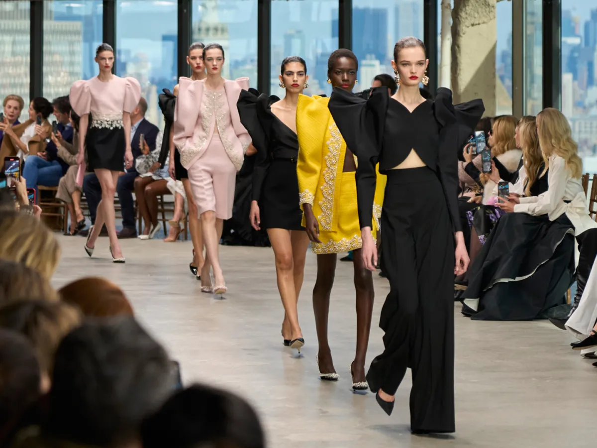 عرض كارولينا هيريرا- الصورة من Launchmetrics/Spotlight ©