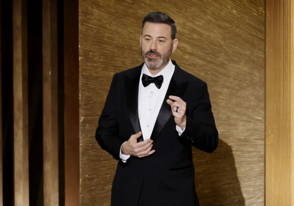 جيمي كيميل في حفل توزيع جوائز أوسكار 2023 (Jimmy Kimmel during the 95th Annual Academy Awards). مصدر الصورة: Kevin Winter/Getty Images/AFP