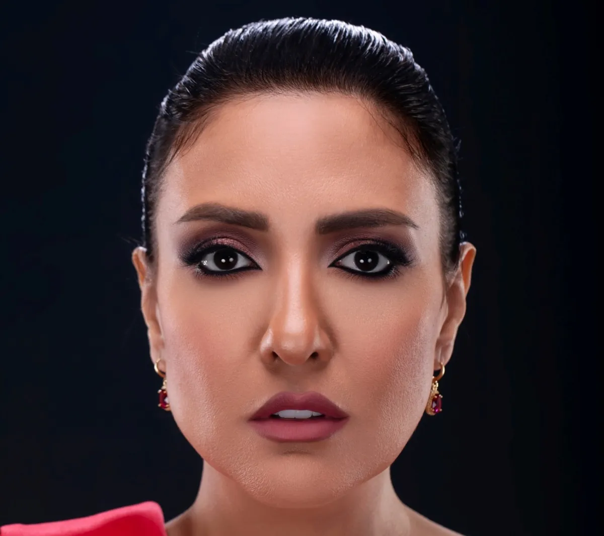 مي كساب - الصورة من صفحتها الرسمية على الفيس بوك