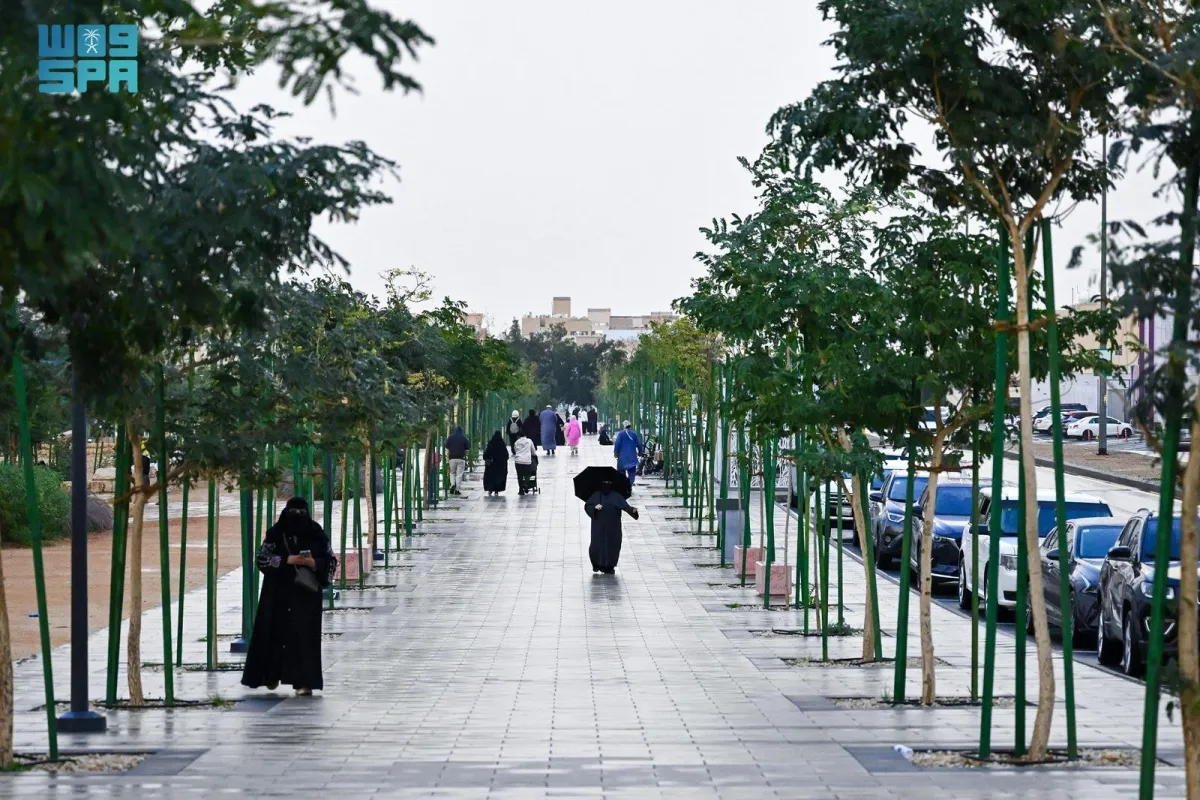 أخذ الحيطة والحذر من مخاطر الأمطار الغزيرة والسيول، والابتعاد عن الأماكن المنخفضة