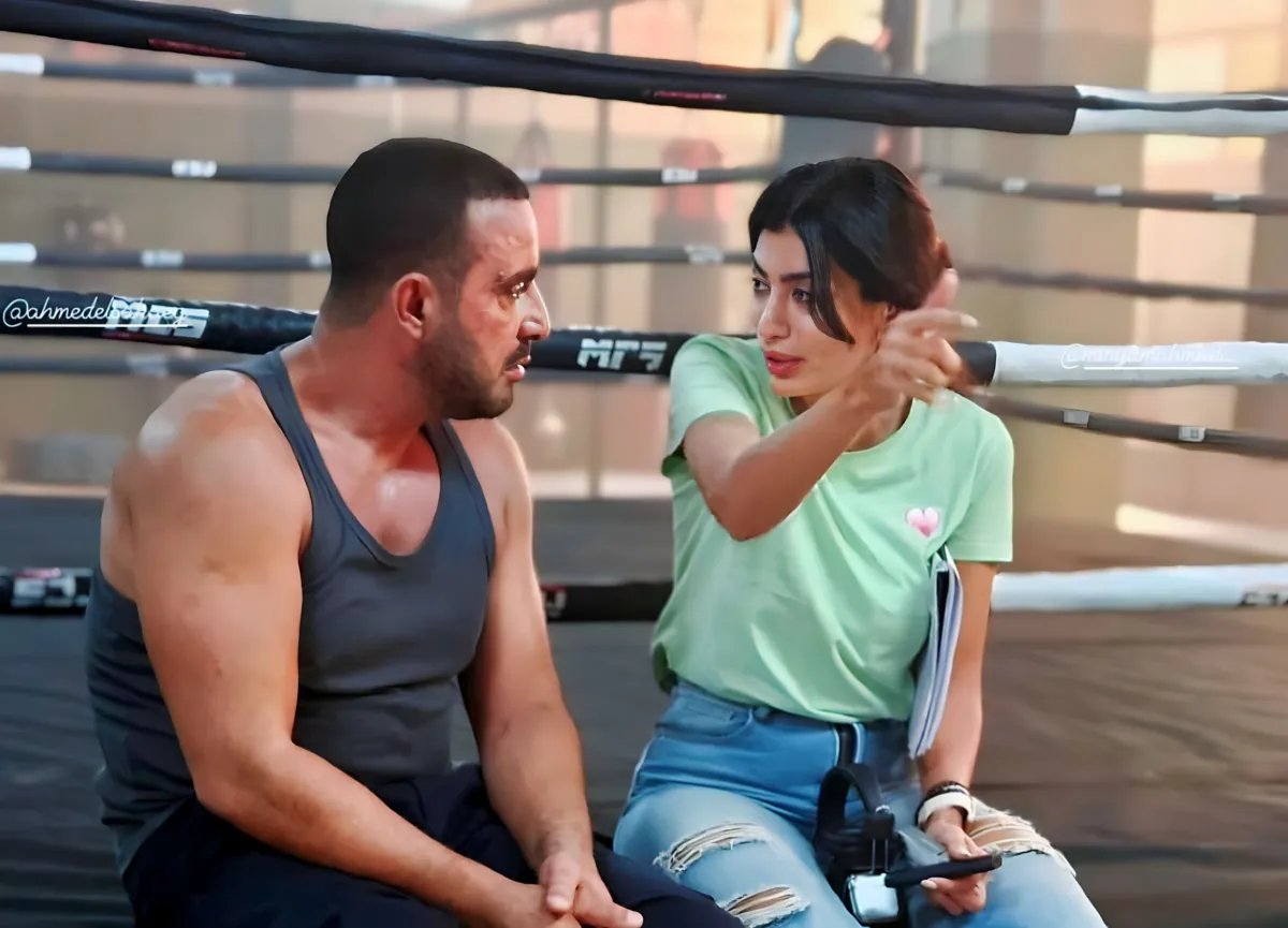 المخرجة مريم أحمدي وأحمد السقا في كواليس تصوير المسلسل - الصورة من حساب مريم أحمدي على إنستجرام