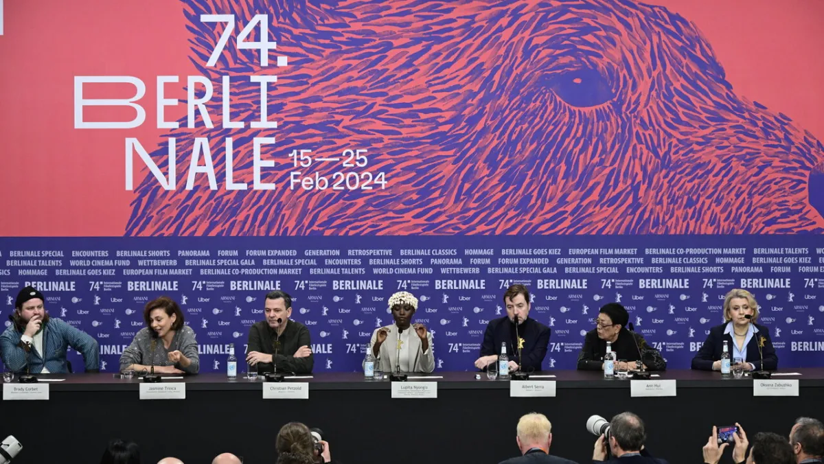 لجنة تحكيم مهرجان برلين السينمائي Berlinale في مؤتمر صحفي قبل ساعات من انطلاق المهرجان (مصدر الصورة: John MACDOUGALL / AFP)