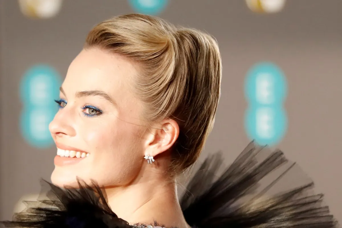 تسريحات شعر النجمات في حفل توزيع جوائز البافتا