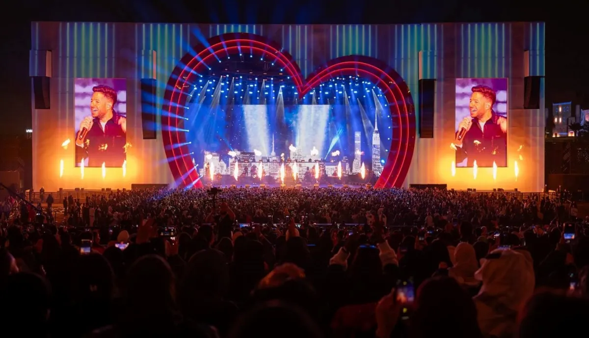 محمد حماقي  على مسرح أبو بكر سالم -الصورة من حساب بنش ماك على الانستغرام