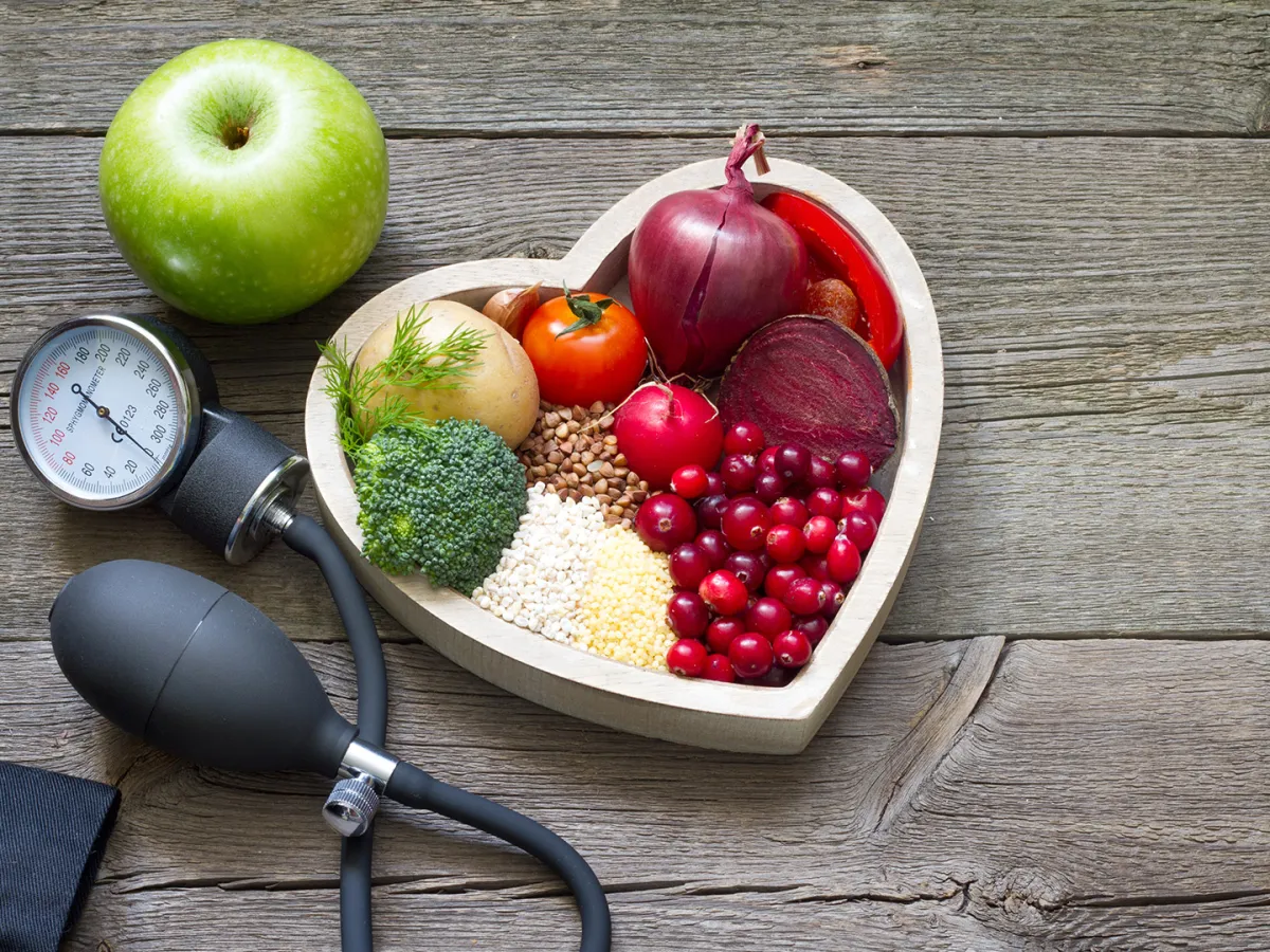 ما هي العناصر الغذائية التي تساهم في خفض الكولسترول لصحة سليمة؟