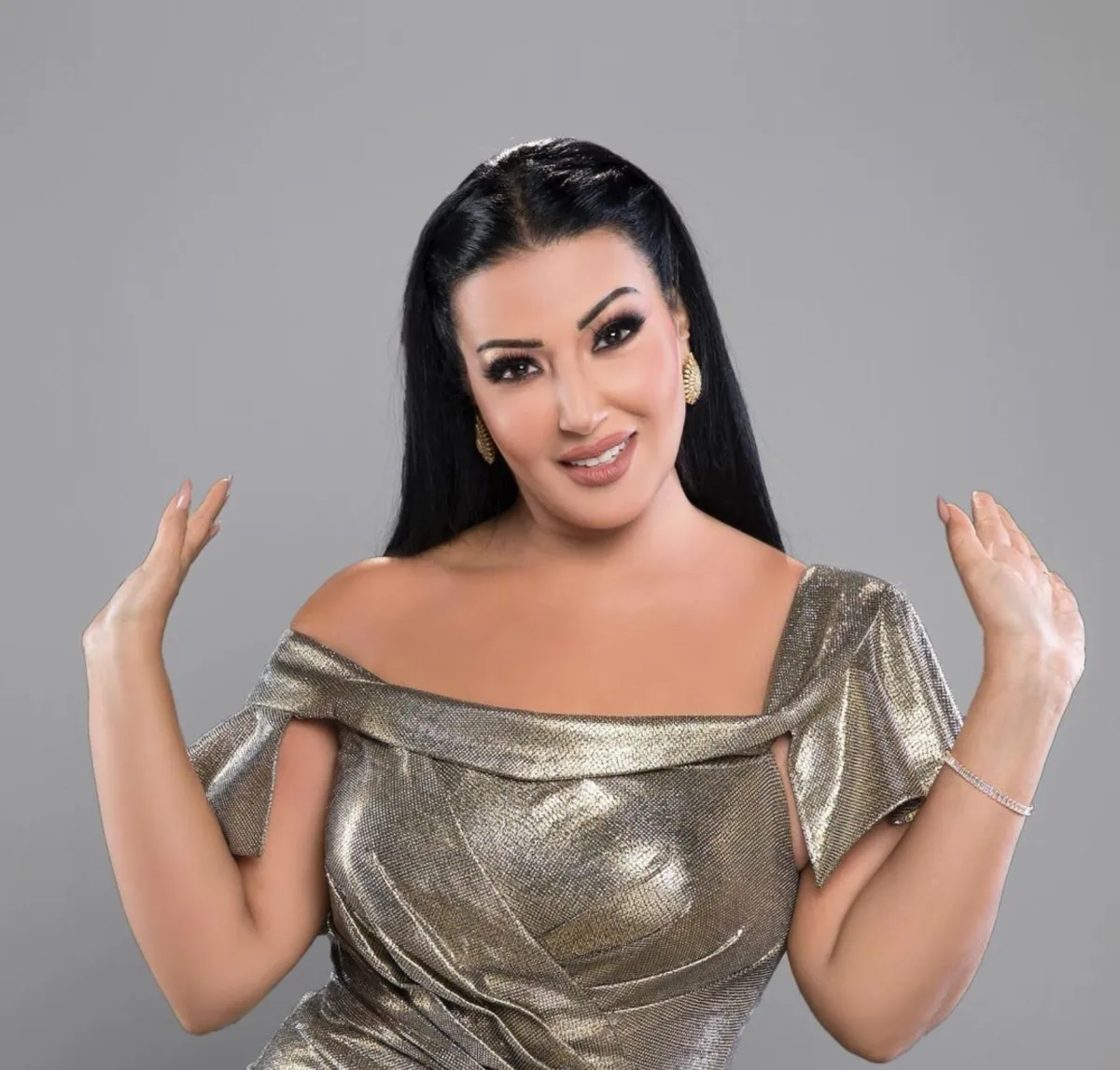 سمية الخشاب - الصورة من صفحتها الرسمية على الفيس بوك