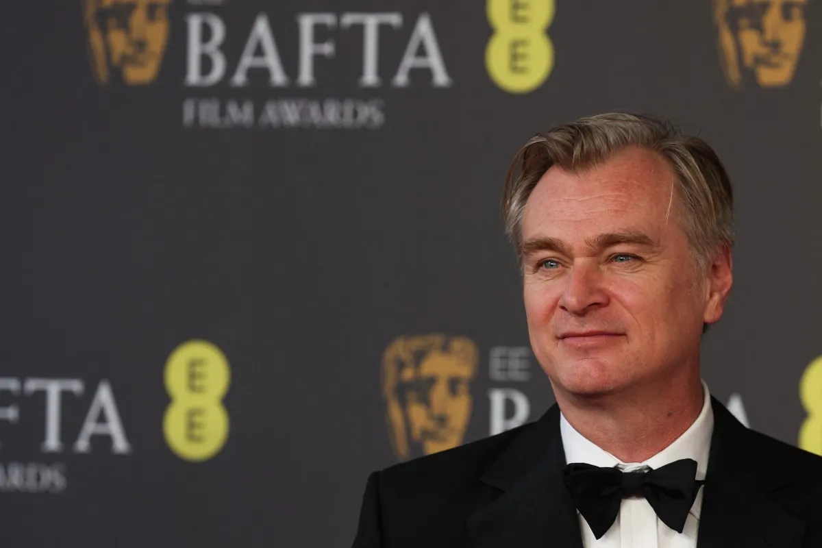 كريستوفر نولان  Christopher Nolan في حفل البافتا (مصدر الصورة: Adrian DENNIS / AFP)
