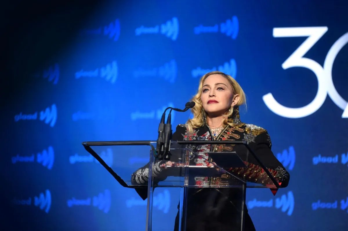 مادونا خلال حفل توزيع جوائز GLAAD Media السنوي الثلاثين في نيويورك (Madonna during GLAAD Media Awards New York). مصدر الصورة: Jamie McCarthy/Getty Images for GLAAD/AFP