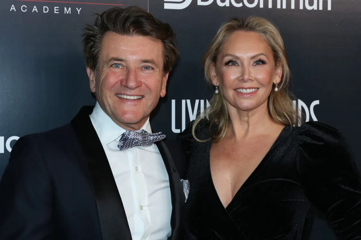روبرت هيرجافيك و كيم جونسون Robert Herjavec and Kym Johnson في حفل Aviation Awards (مصدر الصورة:  Getty Images via AFP / GETTY IMAGES NORTH AMERICA / Paul Archuleta)